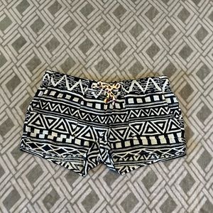 ✨Mix & Match: 2/$10, 5/$20✨ Vanilla Star geometric pattern beach shorts